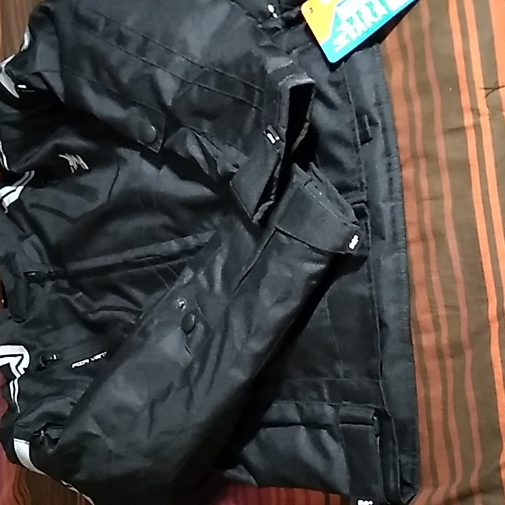Motorcycle Jacket that's has built in elbow pads and shoulders pads size large.